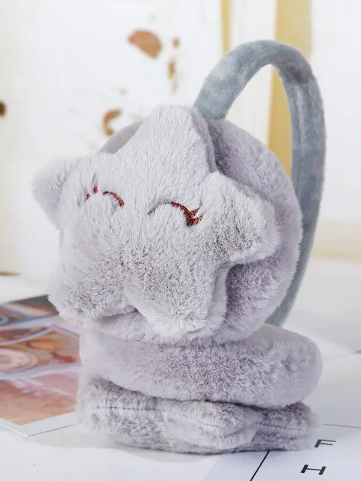 Cache oreille fille avec un design d'étoile grise