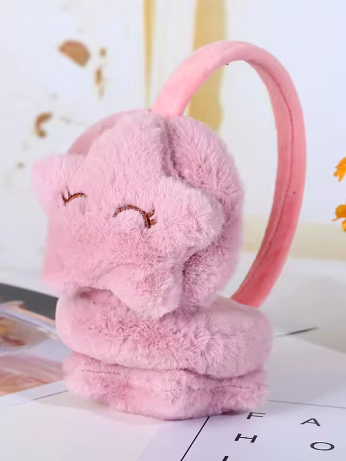 Cache oreille fille avec un design d'étoile rose