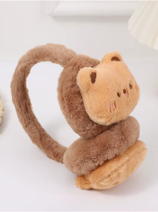 Cache oreille garçon avec un design d'ourson marron