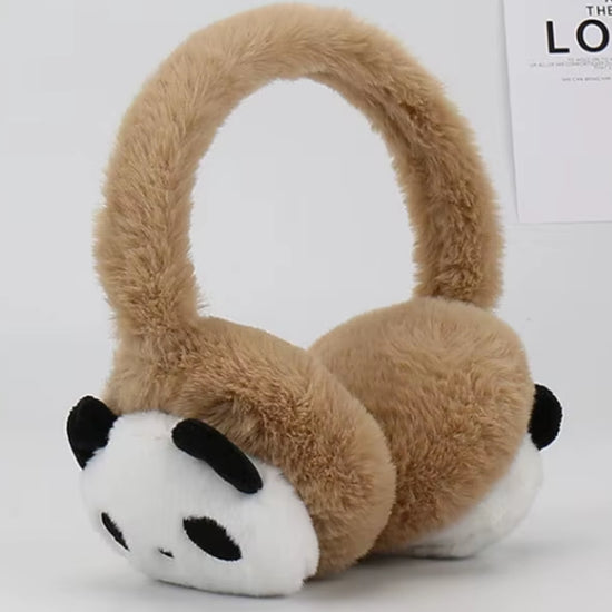 Cache oreille garçon marron avec un design de panda